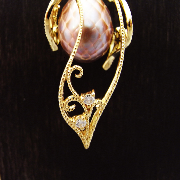 華真珠　咲きこぼれる華のネックレス　花びら拡大図 K18ピンクゴールド ダイヤモンド イエローサファイア 写真4