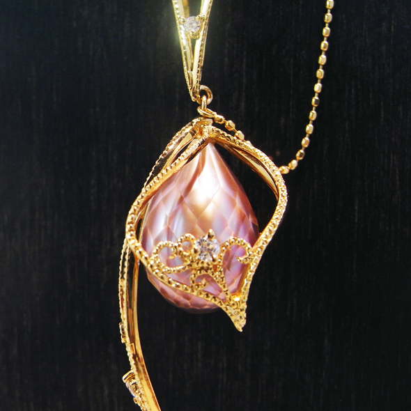 華真珠　咲きこぼれる華のネックレス　花びら拡大図 K18ピンクゴールド ダイヤモンド イエローサファイア 写真6