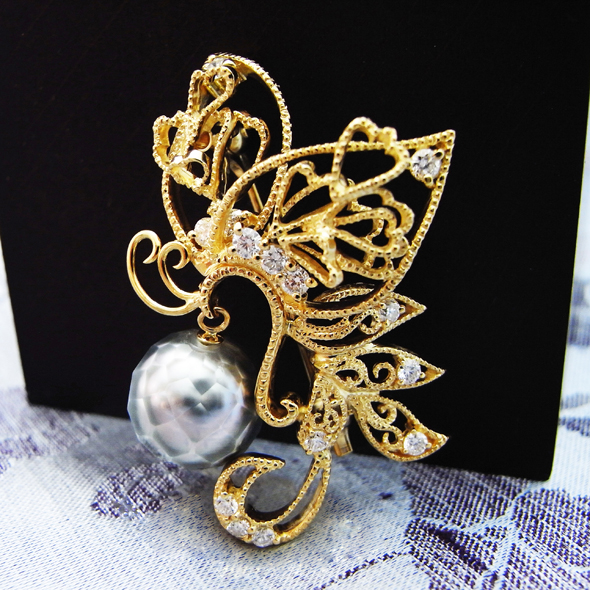 華真珠　華をめぐる蝶々のブローチ　全体図 華真珠 K18イエローゴールド ダイヤモンド 写真4