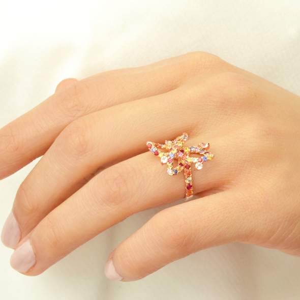 百花（ももか）－波の花－ ピンクゴールド　着用図 K18ピンクゴールド ダイヤモンド カラーサファイア 指輪 写真6