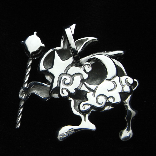 GIGA「企む」 ロジウムカラー　ペンダントの裏のデザイン SV925 キュービックジルコニア 写真3