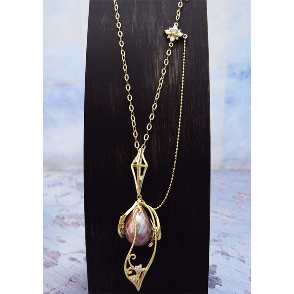 華真珠　咲きこぼれる華のネックレス　全体図 K18ピンクゴールド ダイヤモンド イエローサファイア 写真2