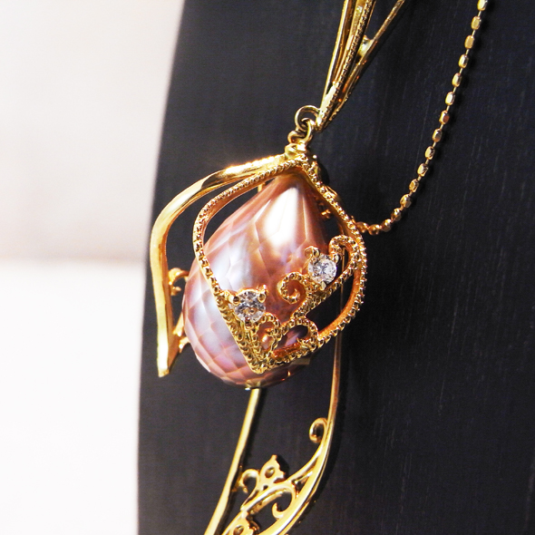 華真珠　咲きこぼれる華のネックレス　花びら拡大図 K18ピンクゴールド ダイヤモンド イエローサファイア 写真5