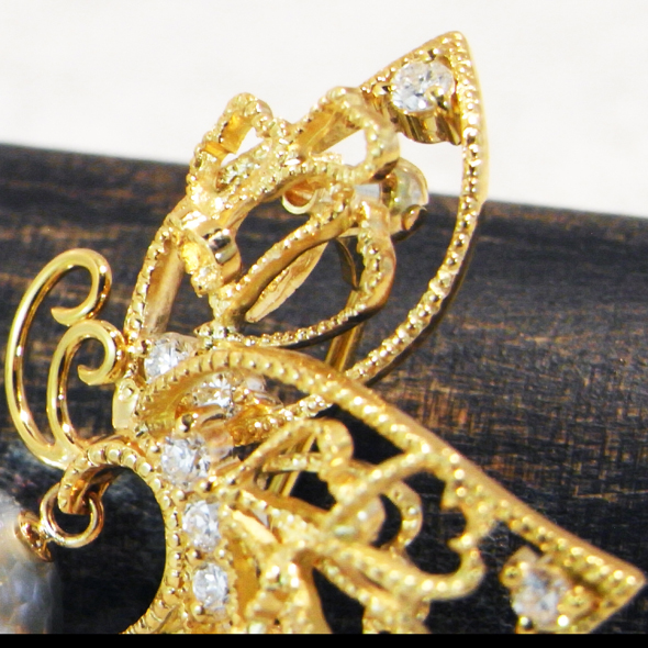 華真珠　華をめぐる蝶々のブローチ　羽の拡大図 華真珠 K18イエローゴールド ダイヤモンド 写真6