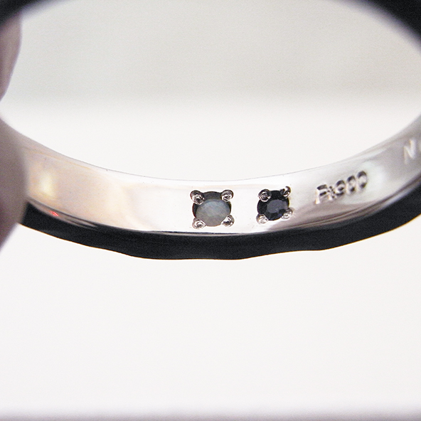 オパールとダイヤモンドのエンゲージマリッジリング　旦那様の指輪の内側 Pt900 K18イエローゴールド ダイヤモンド オパール サファイア 写真4