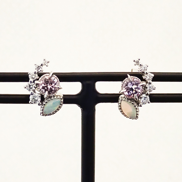 百花（ももか）常花のピアス ーピンクトパーズー　ペアのデザイン Pt900 ピンクトパーズ オパール ダイヤモンド 写真2