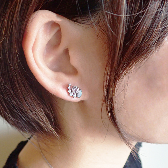 百花（ももか）常花のピアス ーピンクトパーズー　右耳の着用図 Pt900 ピンクトパーズ オパール ダイヤモンド 写真3