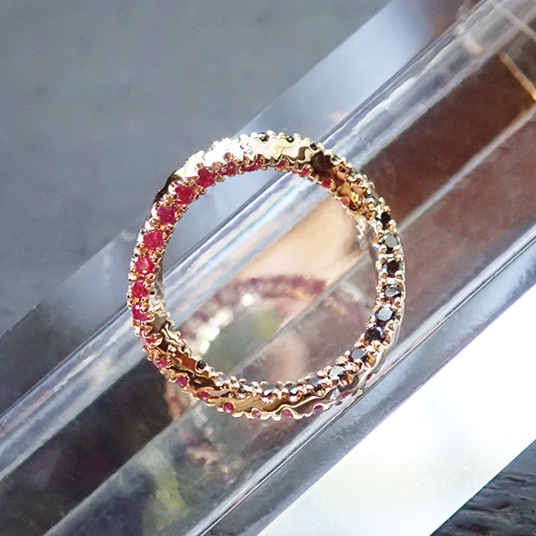 螺旋の指輪 ー紅と漆黒ー　全体図 K18ピンクゴールド ルビー ブラックダイヤモンド 写真1