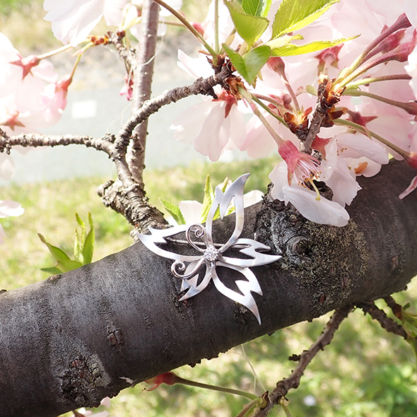 桜のブローチ　全体図 SV925 CZ（キュービックジルコニア） 写真1