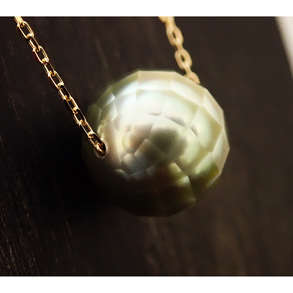 華真珠のネックレス（オリーブグリーン）　拡大図 華真珠 K18イエローゴールド 写真6