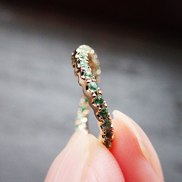 螺旋の指輪 ー鮮緑ー　エメラルドのライン K18ピンクゴールド エメラルド ダイヤモンド イエローサファイア 写真7